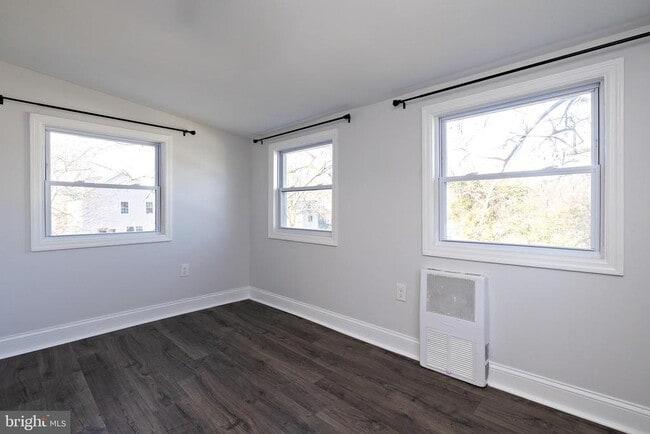 Building Photo - 215 Conard Ave