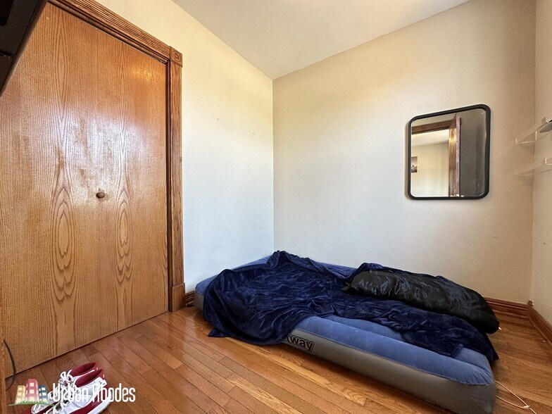 Building Photo - 3532 N Elston Ave