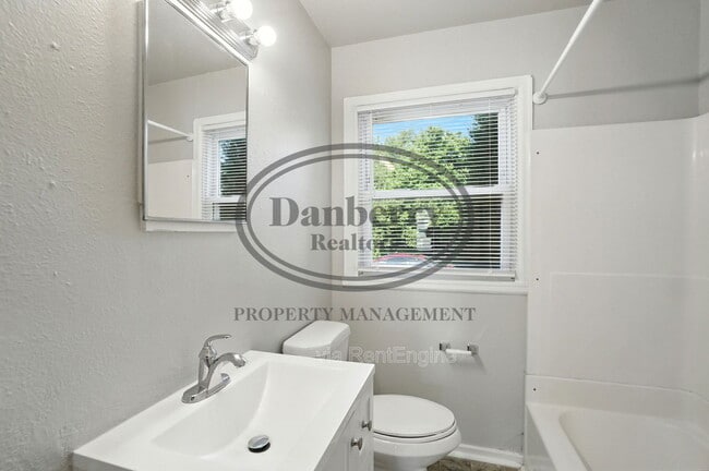 Building Photo - 1126 Searles Rd