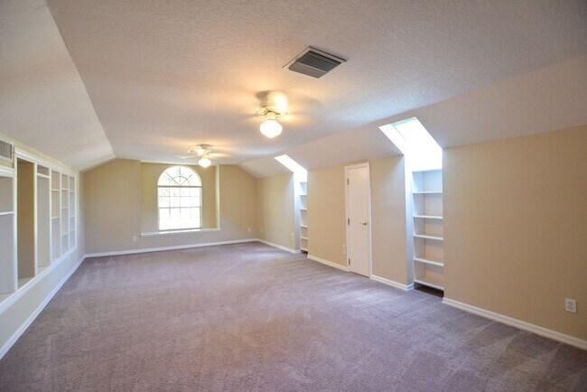 Building Photo - 5313 Lake Bluff Terrace