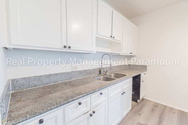 Building Photo - 2757 S Mansfield Ave