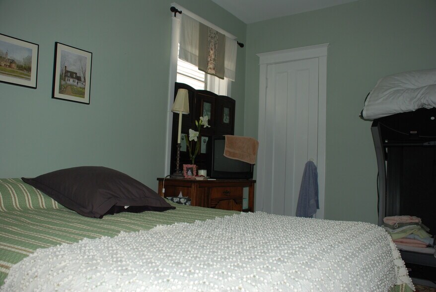 Building Photo - 3442 N Leavitt St