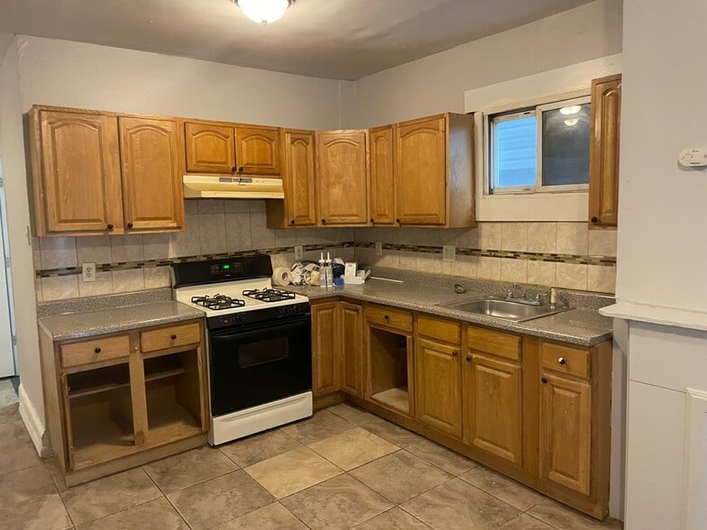 Building Photo - 126 3rd St