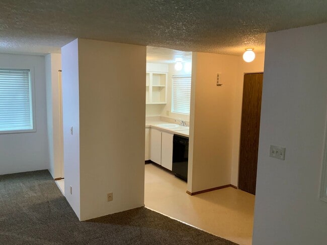 Building Photo - 1 Bedroom Condo in Southwest Eugene