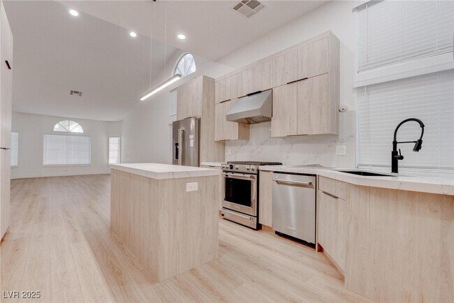 Building Photo - 8608 Highacre Dr