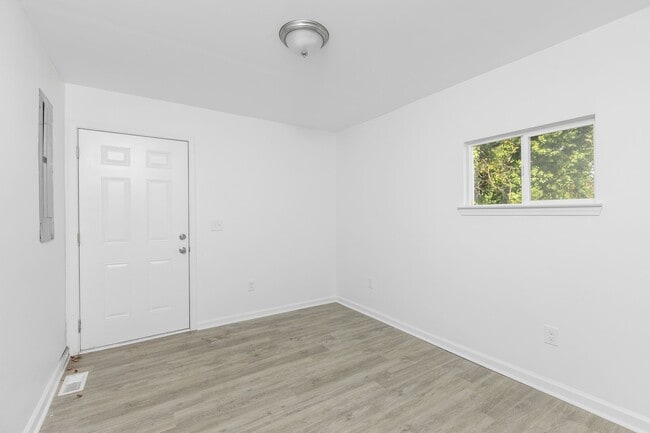 Building Photo - Spacious 4-Bedroom Home with Modern Upgrades Throughout