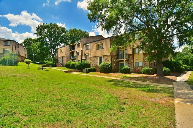 Building Photo - 1002 Old Manor Rd