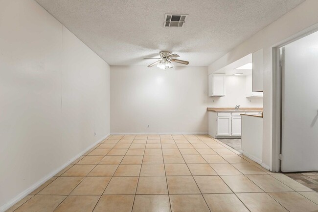 Building Photo - Spacious One-Bedroom Condo for Rent!