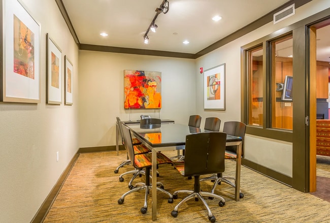 Building Photo - Spacious 1 Bedroom + Den in Canal Station ...