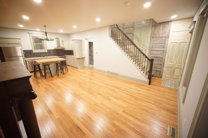 Livingroom - 1295 Kutchins Pl