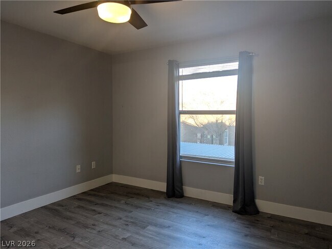 Building Photo - 555 E Silverado Ranch Blvd
