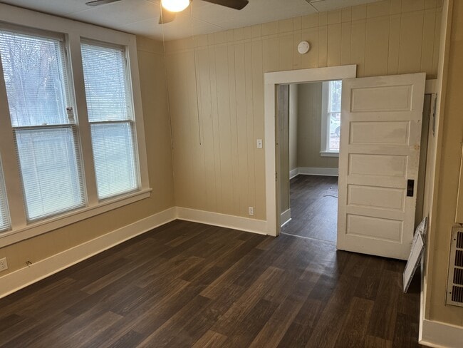 Building Photo - 303 Ash St