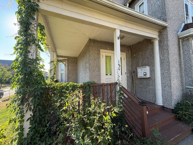 Building Photo - 180 Pine St