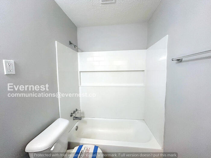 Building Photo - 2645 Eastbrook Dr