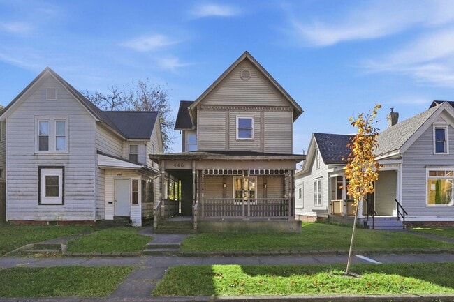 Building Photo - Newly Updated 3-Bedroom Home with Modern U...