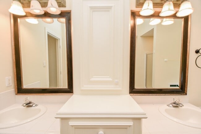 Building Photo - 21807 Windsor Castle Dr