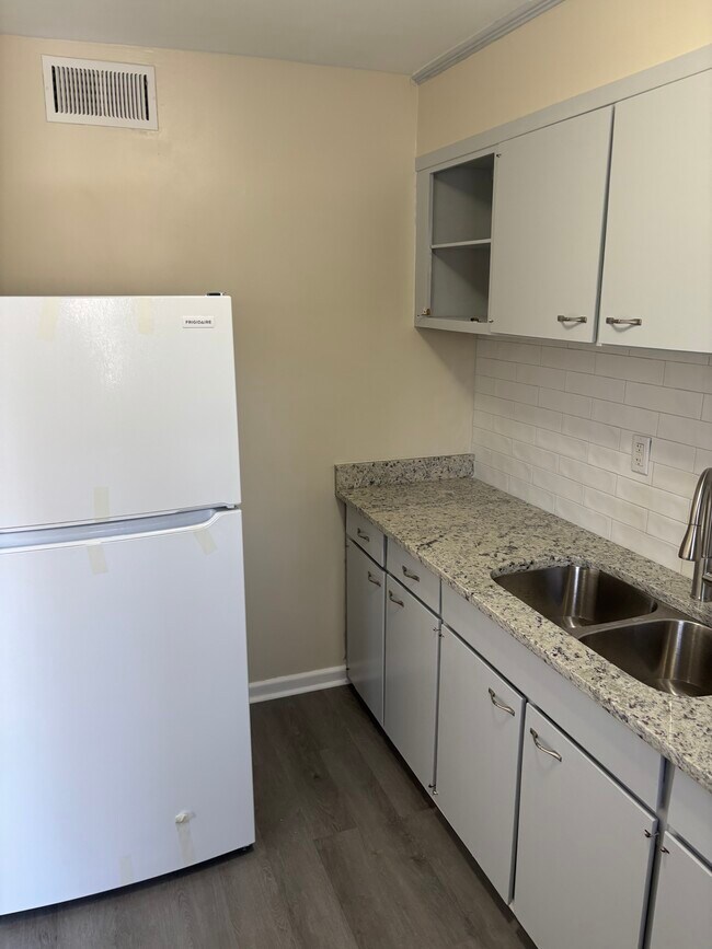 Kitchen - 2527 Hydraulic Rd