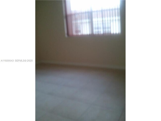 Building Photo - 2271 NE 42nd Cir