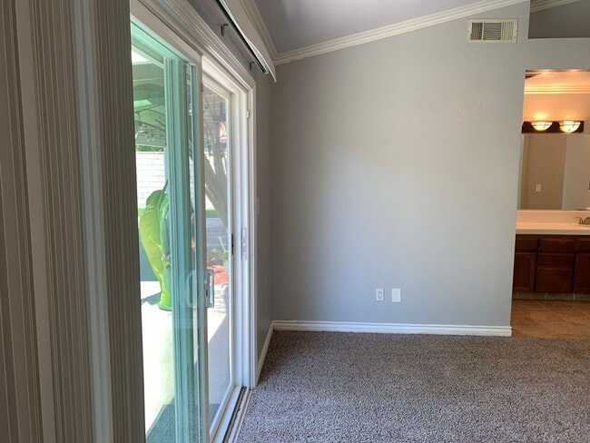 Building Photo - Beautiful 3 Bed West Bakersfield Home W/Po...