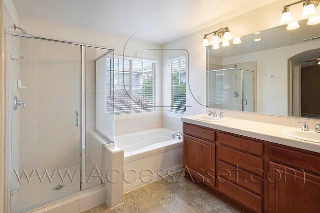 Building Photo - Charming 4 Bedroom, 3 Bathroom Home in Murrieta with Spacious Layout & Bright Interiors