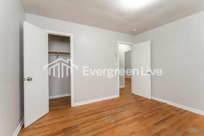 Building Photo - 808 Gordon St