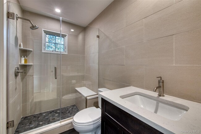 Building Photo - 130 Village Ln