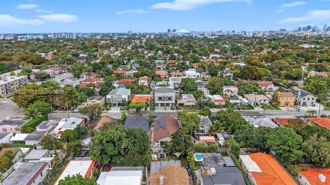 Building Photo - 1632 SW 19th Ter