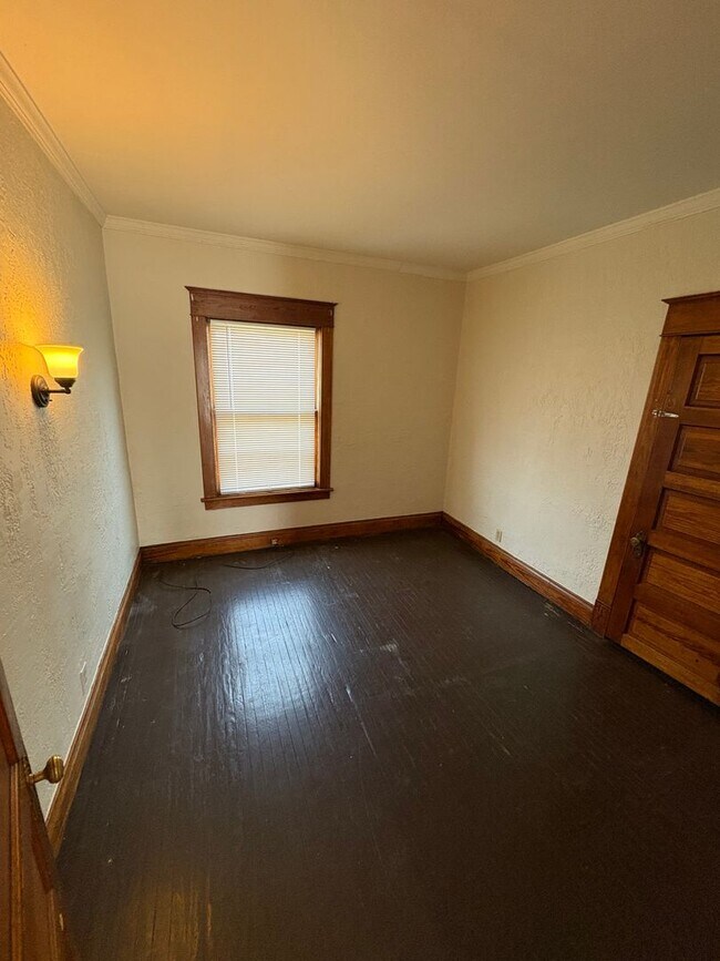 Building Photo - 2447/2449 Maplewood Ave