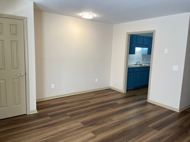 Building Photo - 1307