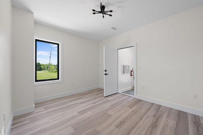 Building Photo - 1295 Holmden Ave