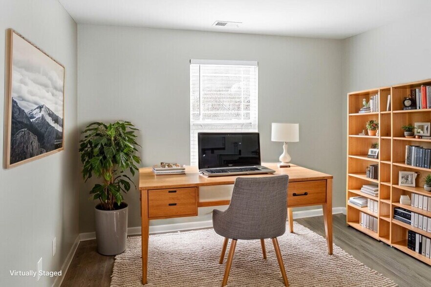 Building Photo - 119 Crescent Brook Crossing