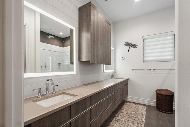 Building Photo - 2500 4th Ave S