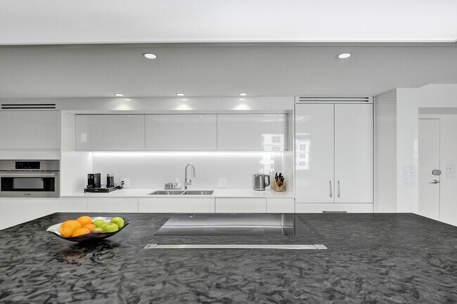 Building Photo - 3606 S Ocean Blvd