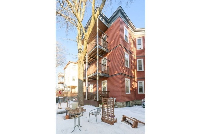 Building Photo - 34 Belknap St