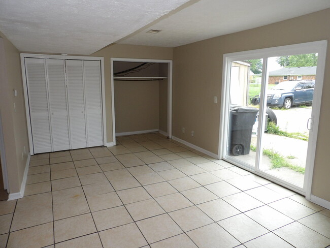Building Photo - 468 Schenkel Ln