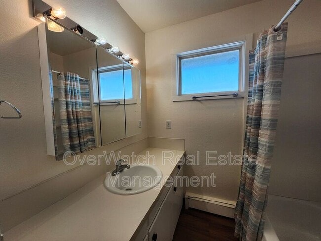 Building Photo - 3925 E 9th Ave