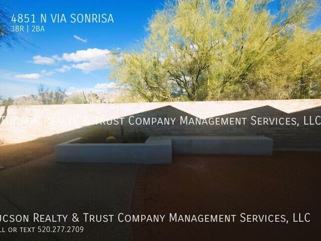 Building Photo - 4851 Vía Sonrisa