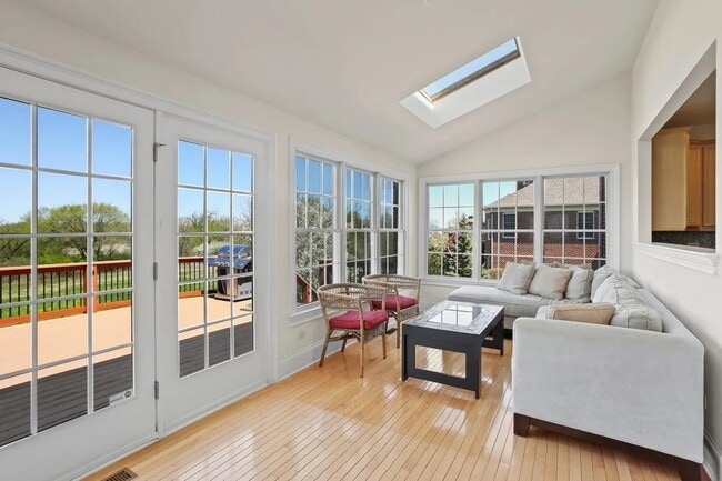 Building Photo - 22 Doral Dr