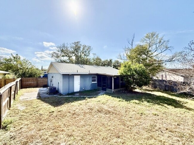 Building Photo - 6475 Cedarbrook Dr