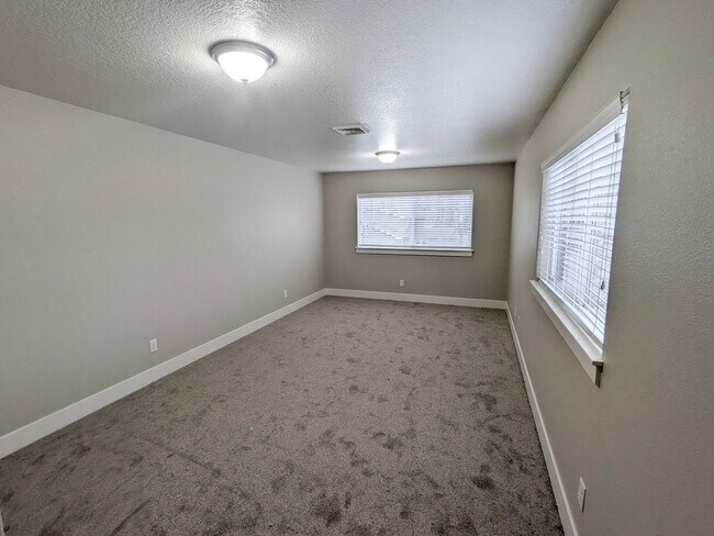 Building Photo - BIGFIR1069-1071