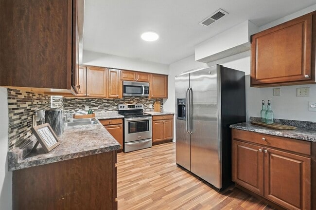 Building Photo - 513 Signal Hill Ct S