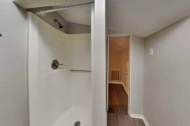 Building Photo - 2318 Turtle Creek Dr