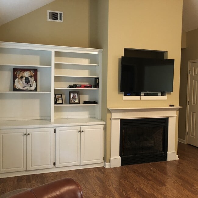 Building Photo - 112 Eagle Pt Lp