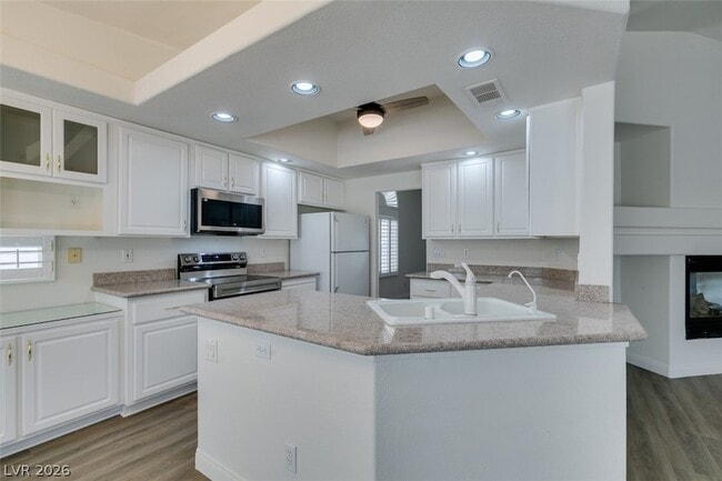 Building Photo - 8825 Fall Green Dr