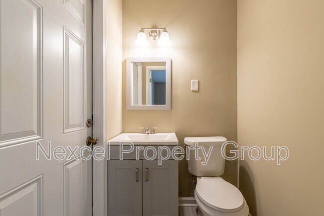 Building Photo - 2248 Colonial Hills Dr