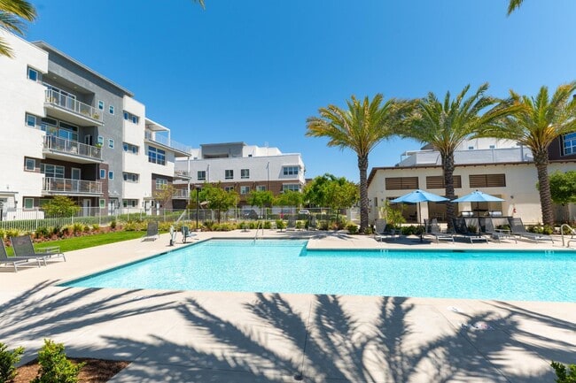 Building Photo - Otay Ranch  3 bd /2 ba Newer Condo w Garage, Laundry + More!