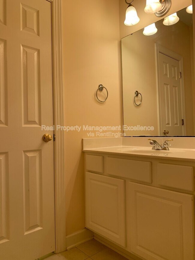 Building Photo - 411 Hogan Woods Cir