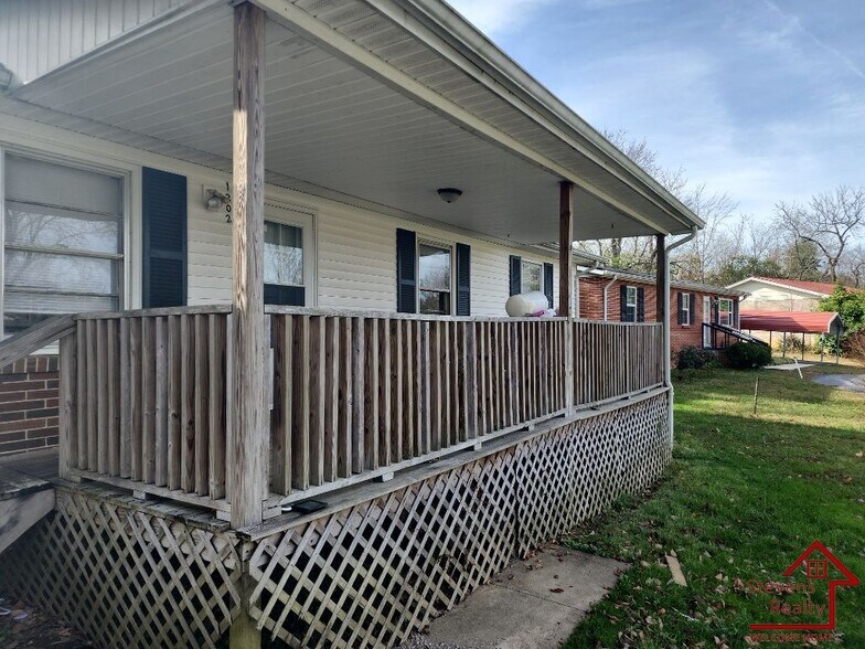 Building Photo - 1202 Pleasant View Dr