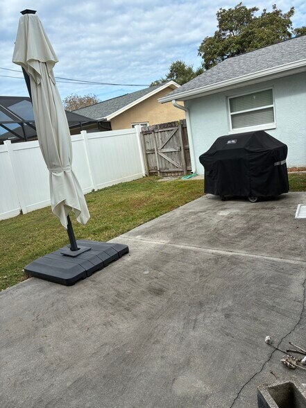 Building Photo - 105 N Bay Hills Blvd