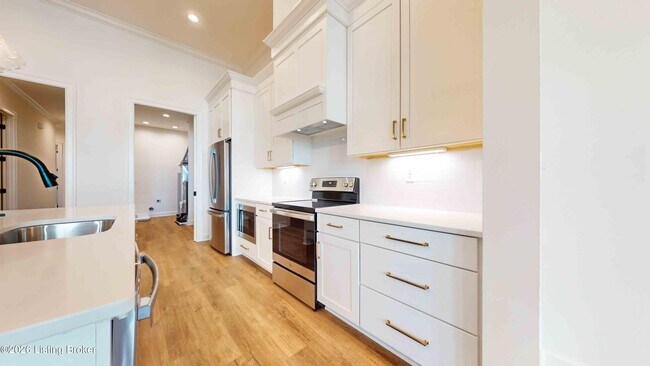 Building Photo - 6353 Meeting St